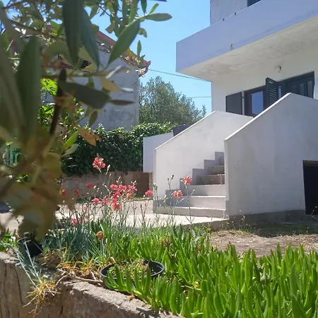 Front With Terrace And View Aprtment Mare