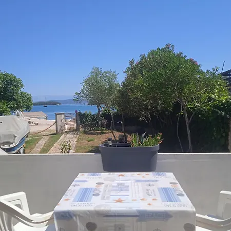 Apartament Front With Terrace And View Aprtment Mare Ždrelac