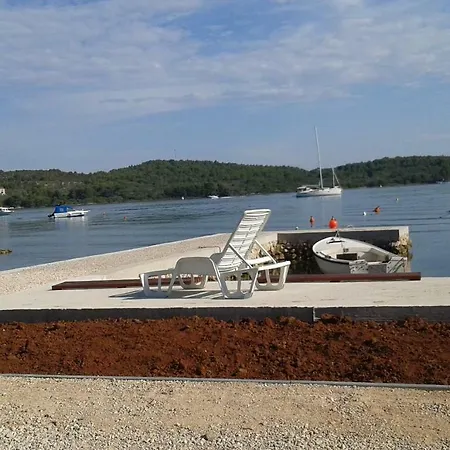 Front With Terrace And View Aprtment Mare Ždrelac